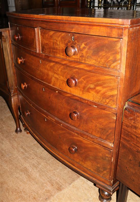 Regency bowfront chest of drawers (1810)